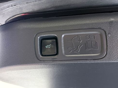 Used 2022 Ford Expedition Max Limited image 9