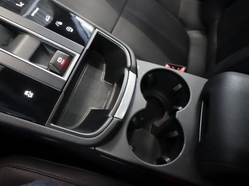 Certified 2026 Porsche Macan AWD/4WD image 18