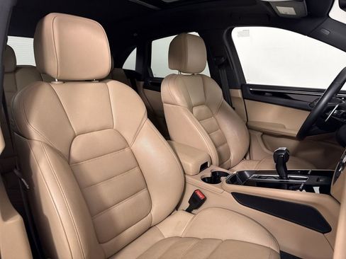 Certified 2023 Porsche Macan S AWD/4WD image 23