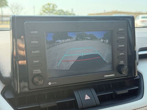 Used 2021 Toyota RAV4 XLE w/ Convenience Package image 17