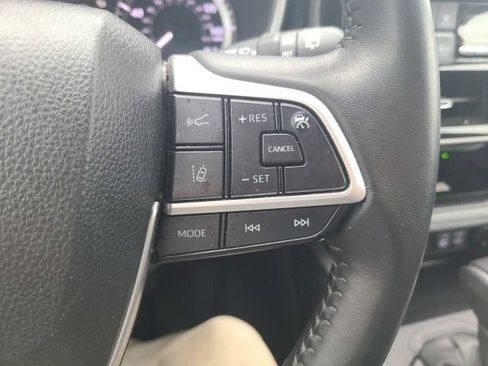 Used 2024 Toyota Highlander XLE image 22