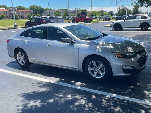 Used 2021 Chevrolet Malibu LS FWD image 2