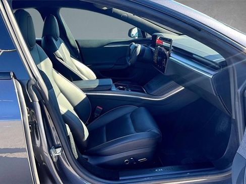 Used 2022 Tesla Model S Plaid image 5