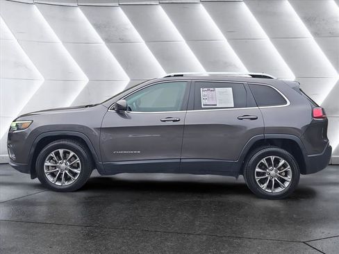 Used 2019 Jeep Cherokee Latitude Plus w/ Cold Weather Group image 2