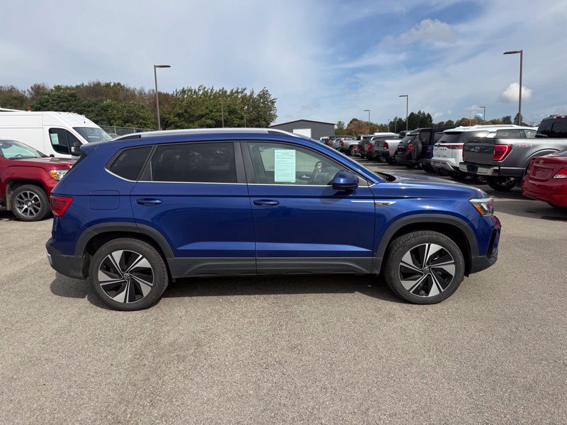 Used 2024 Volkswagen Taos SE w/ Panoramic Sunroof Package AWD/4WD image 12