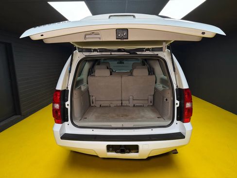 Used 2009 Chevrolet Suburban 2500 LT w/ Skid Plate Package image 10