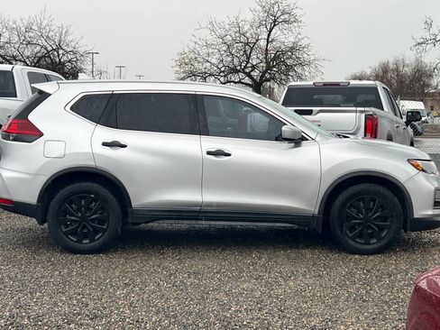 Used 2018 Nissan Rogue S image 9