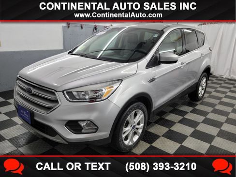 Used 2017 Ford Escape SE w/ SE Cold Weather Package AWD/4WD image 1