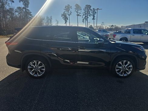 Certified 2021 Toyota Highlander Limited image 4