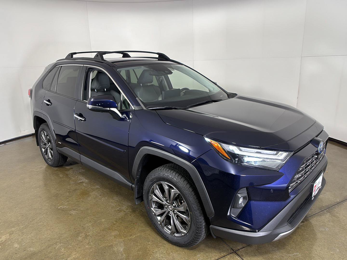 Used 2023 Toyota RAV4 Limited AWD/4WD image 9