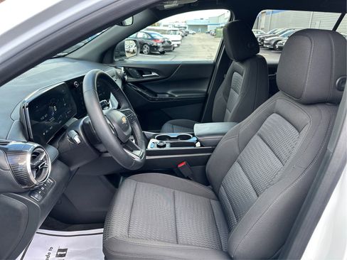 Used 2026 Chevrolet Equinox LT AWD/4WD image 9