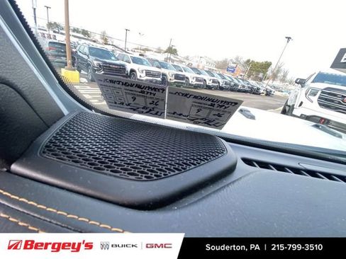 Used 2022 Jeep Wrangler Unlimited Sahara image 27