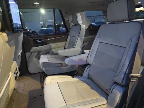 Used 2021 GMC Yukon Denali w/ Denali Premium Package image 14
