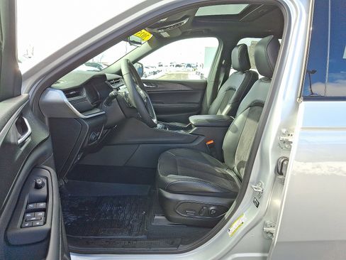 New 2025 Jeep Grand Cherokee L Altitude image 16