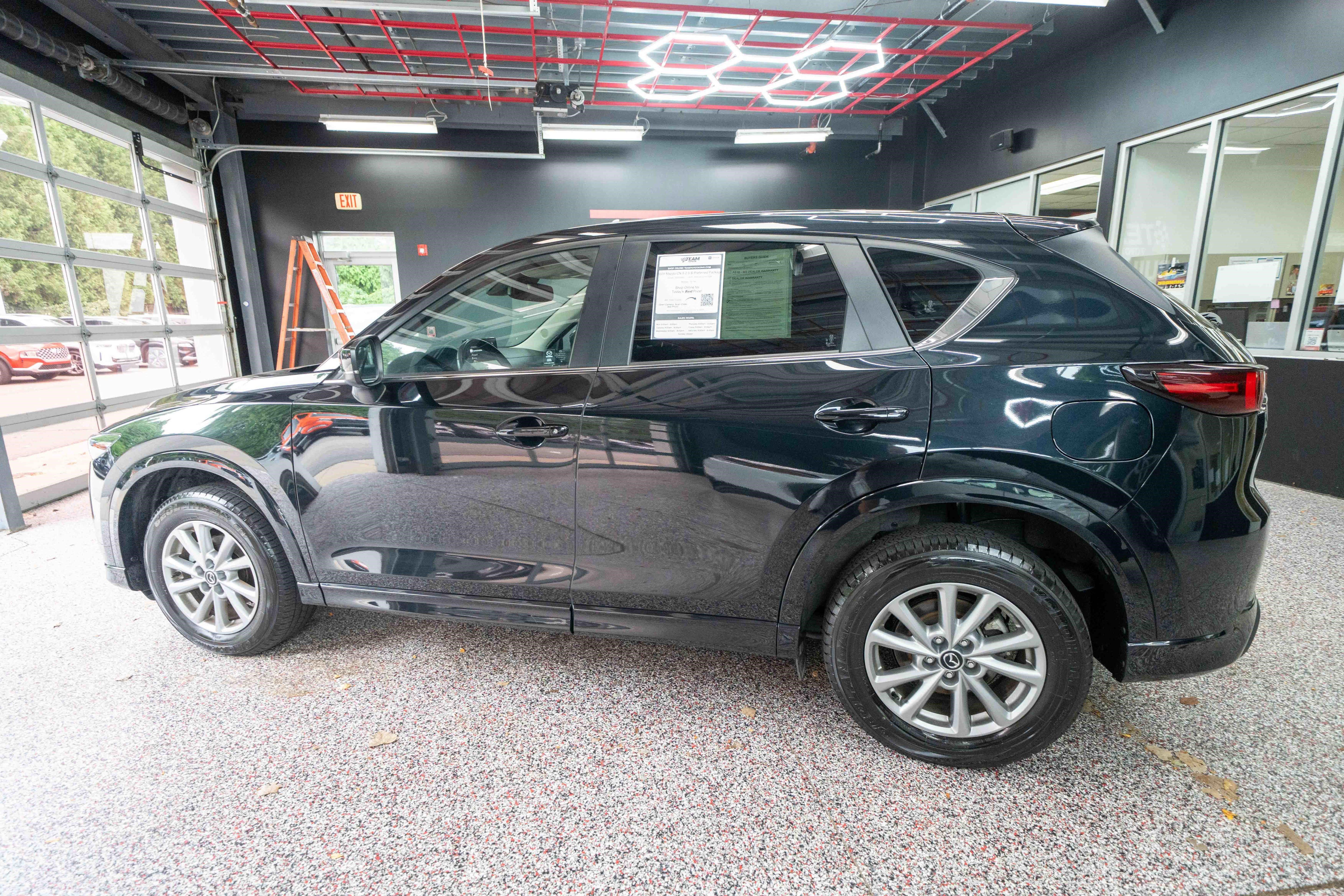 Used 2025 MAZDA CX-5 AWD 2.5 S w/ Preferred Package image 2