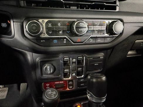 Used 2024 Jeep Wrangler Unlimited Rubicon 4xe AWD/4WD image 16