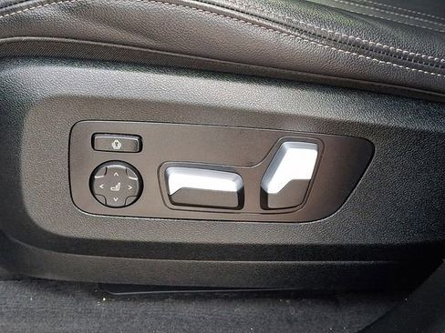 Used 2022 BMW X5 xDrive40i w/ Premium Package image 18