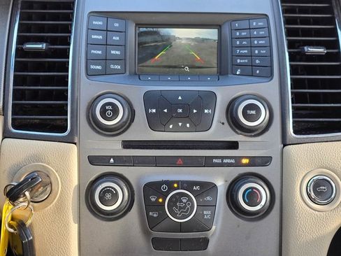 Used 2018 Ford Taurus SE image 18