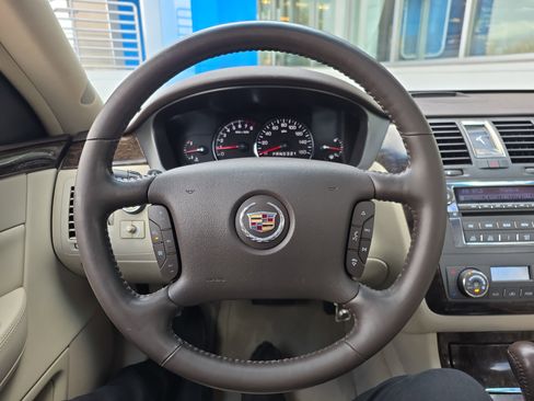 Used 2011 Cadillac DTS Luxury image 21