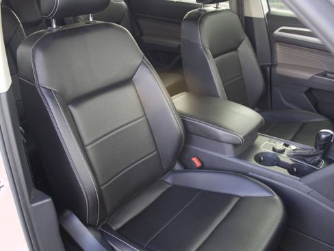 Used 2021 Volkswagen Atlas SE image 39