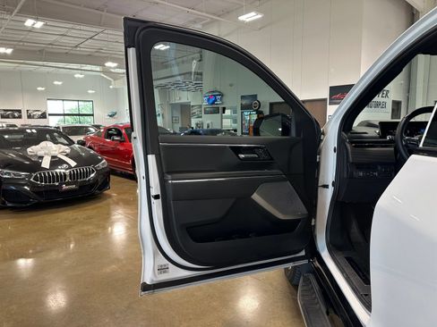 Used 2025 GMC Sierra EV Denali AWD/4WD image 11