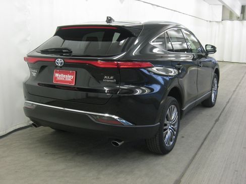 Certified 2021 Toyota Venza XLE image 7
