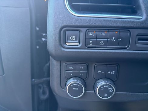 Certified 2024 Chevrolet Suburban Premier image 27