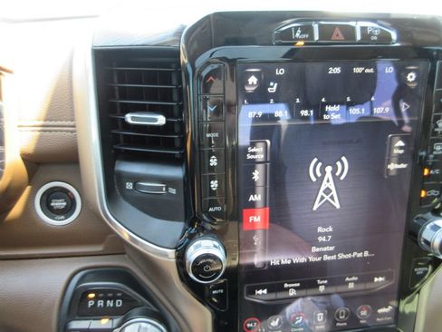 Used 2019 RAM 1500 Laramie AWD/4WD image 35