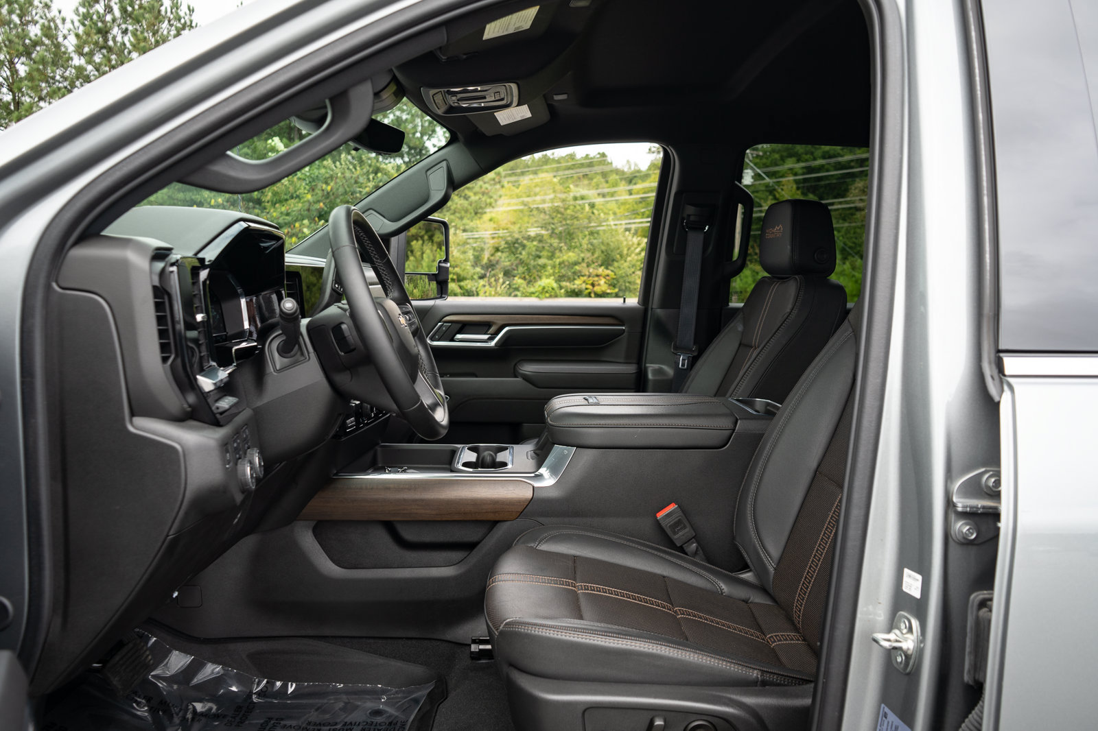 Used 2025 Chevrolet Silverado 2500 High Country w/ Technology Package AWD/4WD image 27