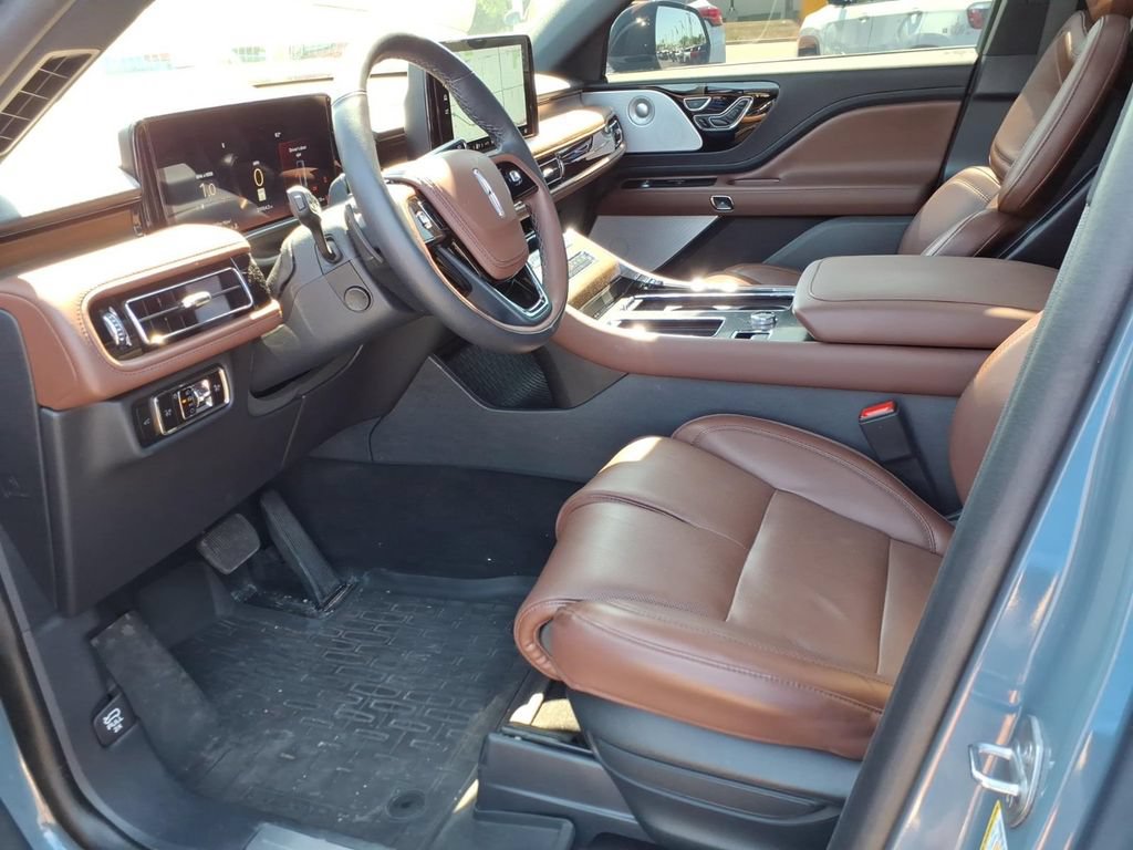 Certified 2025 Lincoln Aviator Reserve w/ Equipment Group 201A AWD/4WD image 10