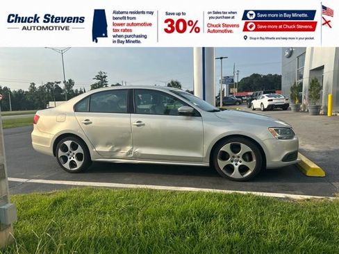 Used 2011 Volkswagen Jetta SE FWD image 3