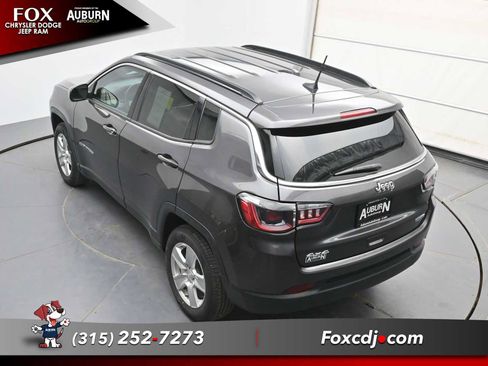 Used 2022 Jeep Compass Latitude w/ Convenience Group AWD/4WD image 29