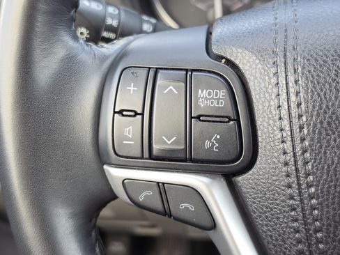Certified 2018 Toyota Highlander XLE FWD image 19