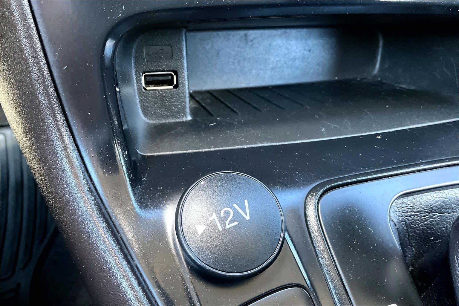 Used 2018 Ford Focus SE w/ Cold Weather Package FWD image 33