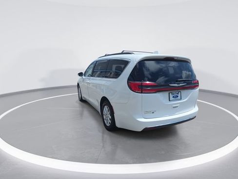 Used 2022 Chrysler Pacifica Touring-L FWD image 7