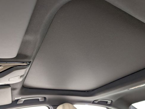 Used 2025 BMW 330i Sedan w/ Premium Package image 22