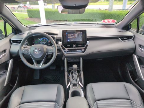 Used 2025 Toyota Corolla Cross AWD Hybrid w/ Convenience Package image 29