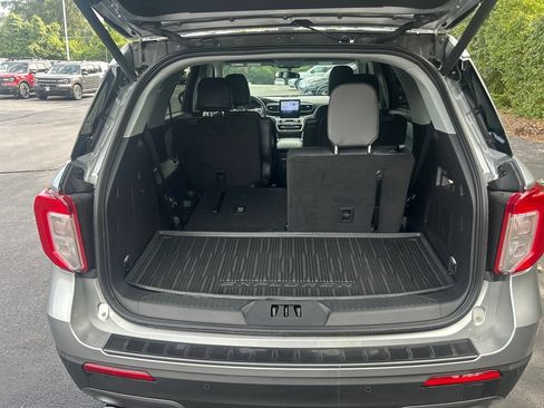 Used 2024 Ford Explorer XLT w/ Equipment Group 202A AWD/4WD image 27