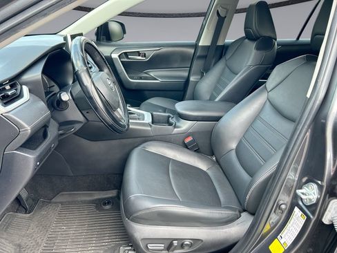 Used 2023 Toyota RAV4 XLE Premium FWD image 11