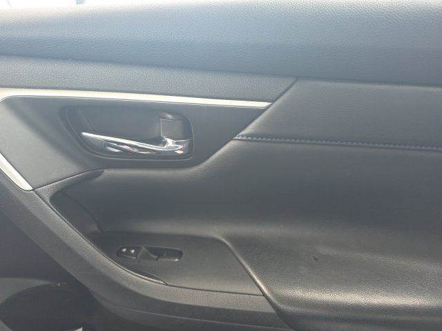 Used 2017 Nissan Altima 2.5 SR w/ Midnight Edition Package FWD image 13