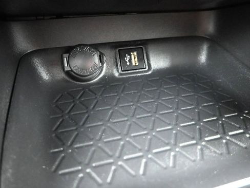 Used 2024 Toyota RAV4 LE AWD/4WD image 22