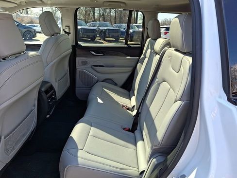 Used 2022 Jeep Grand Cherokee Overland image 10