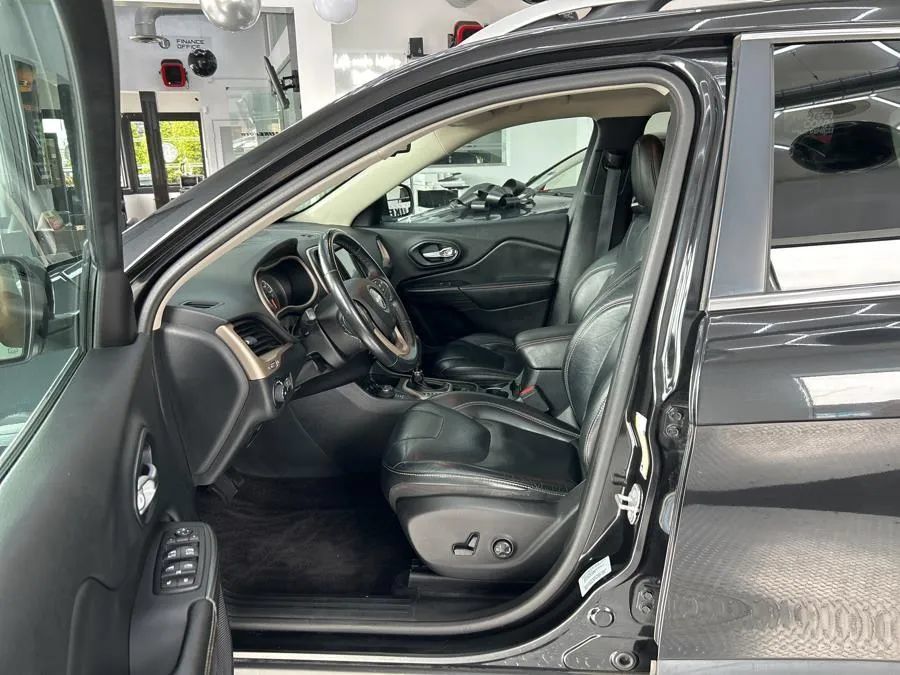 Used 2016 Jeep Cherokee Limited AWD/4WD image 11