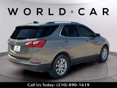 Used 2018 Chevrolet Equinox LT w/ Sun & Infotainment Package FWD image 4