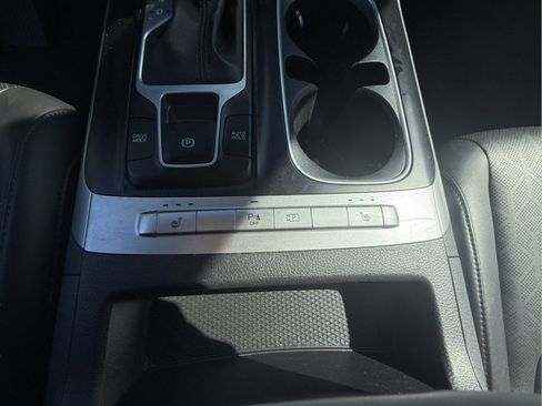 Used 2024 Kia Carnival LX FWD image 22