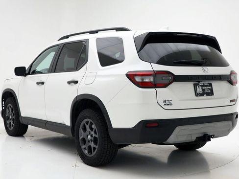 Used 2024 Honda Pilot TrailSport image 8