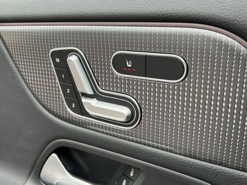 Certified 2022 Mercedes-Benz GLA 250 4MATIC image 33