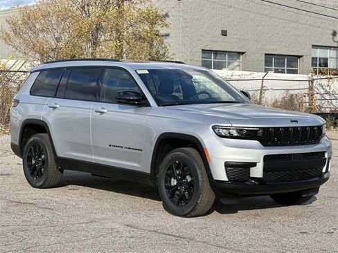 New 2025 Jeep Grand Cherokee L Altitude image 1