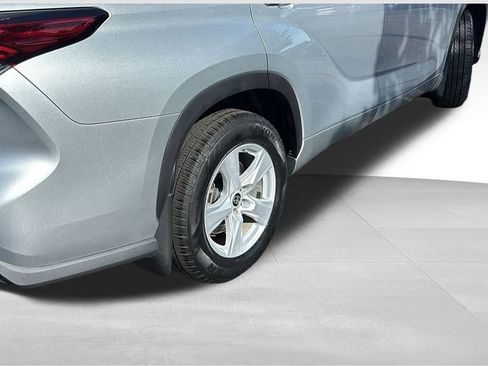 Used 2020 Toyota Highlander LE image 8