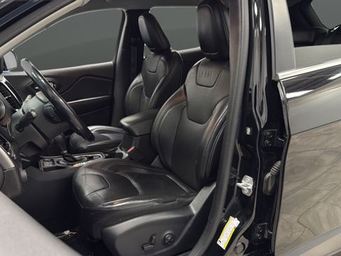 Used 2020 Jeep Cherokee Limited FWD image 9